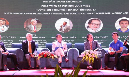 Các chuyên gia trong phiên toạ đàm tại hội thảo. Ảnh: Chu Khôi
