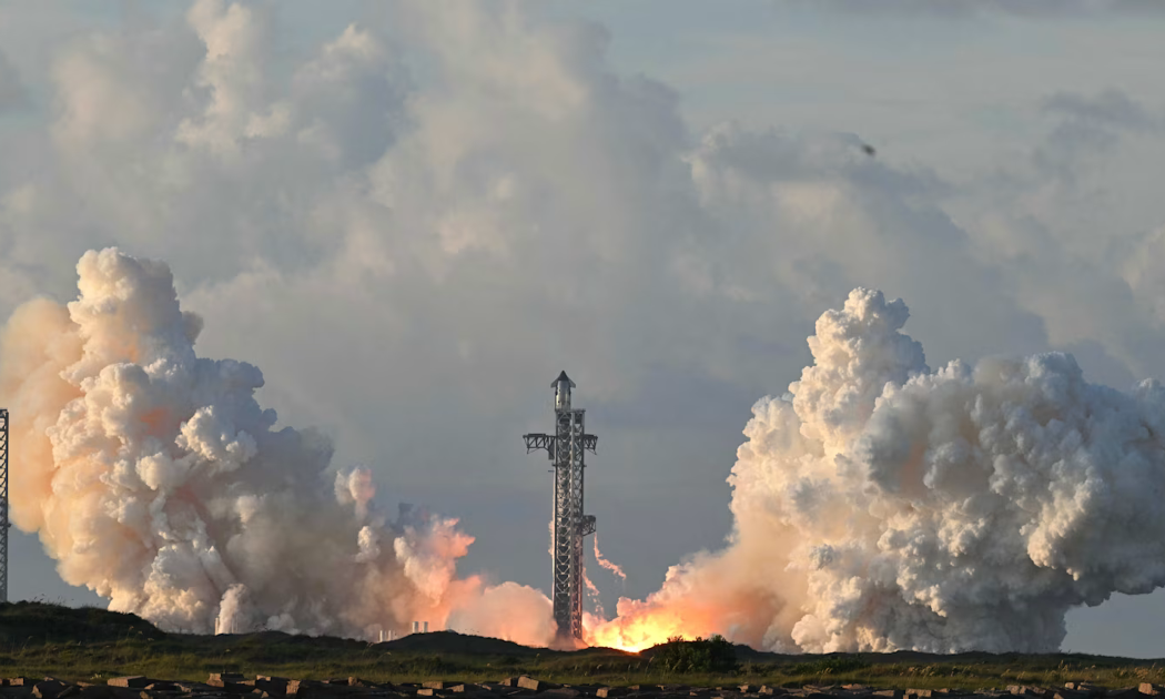 Dịch vụ di động kết nối trực tiếp tới người dùng sẽ mang lại cho SpaceX cơ hội tiếp cận một thị trường lớn hơn nhiều so với chỉ cung cấp dịch vụ băng thông rộng qua vệ tinh. Ảnh: AFP/Getty Images