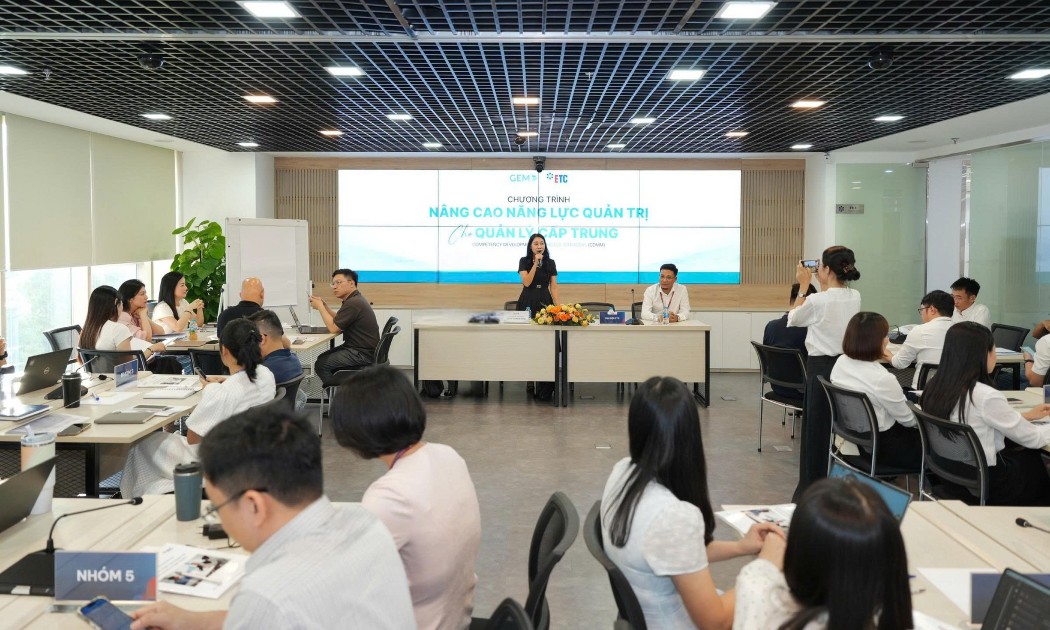 Trong môi trường nhiều biến động, lãnh đạo không chỉ đưa ra mục tiêu mà còn phải giúp nhân viên hiểu tổ chức đang đi đâu, vì sao cần thay đổi và họ đóng vai trò gì trong quá trình đó.