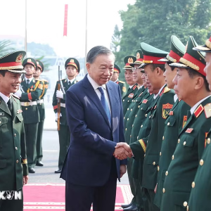 Tổng Bí thư, Chủ tịch nước Tô Lâm dự Lễ kỷ niệm 80 năm Ngày truyền thống Lực lượng vũ trang Quân khu 2. Ảnh: TTXVN