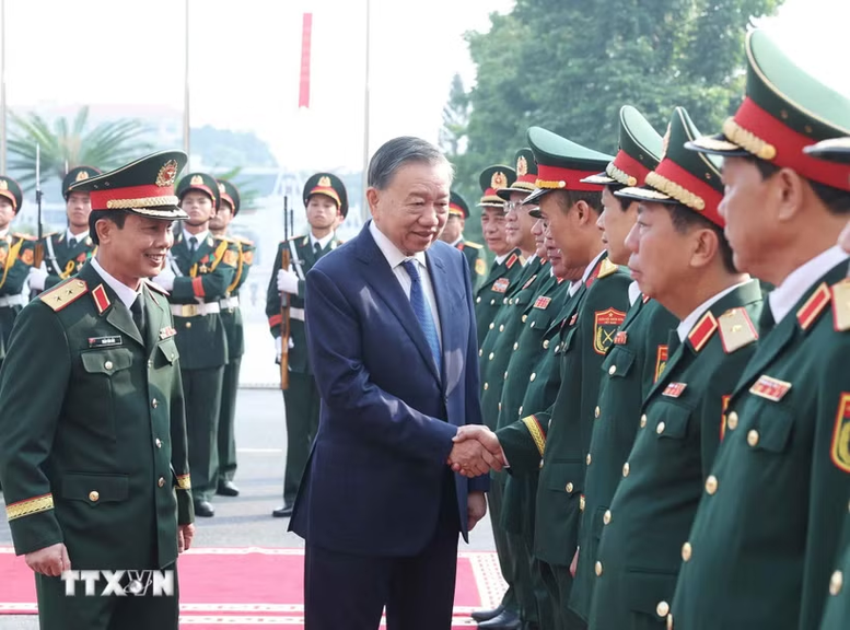 Tổng Bí thư, Chủ tịch nước Tô Lâm dự Lễ kỷ niệm 80 năm Ngày truyền thống Lực lượng vũ trang Quân khu 2. Ảnh: TTXVN