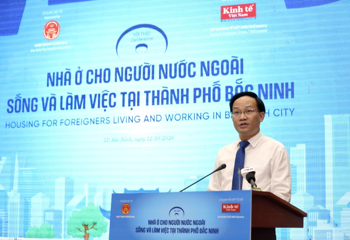 Ông Phạm Văn Thịnh, Phó Chủ tịch UBND TP. Bắc Ninh, phát biểu tại hội thảo.