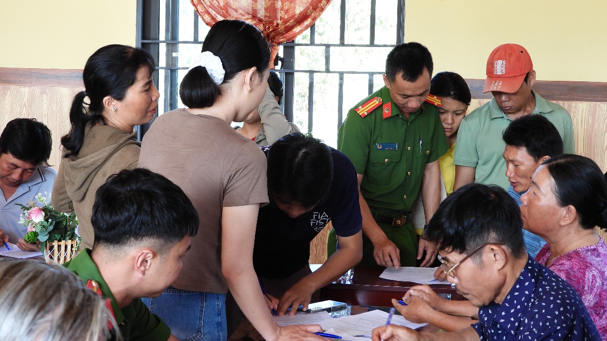 Tổ c&ocirc;ng nghệ số cộng đồng ph&aacute;t huy vai tr&ograve; hỗ trợ người d&acirc;n sử dụng c&ocirc;ng nghệ trong cuộc sống hằng ng&agrave;y.