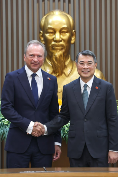PM calls on Luxembourg to boost long-term investment and support international financial center