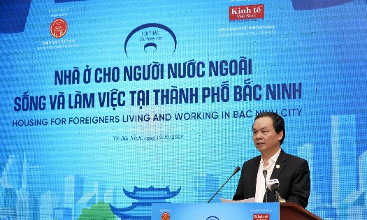 GS.TS. Hoàng Văn Cường, Phó Chủ tịch Hội khoa học Kinh tế Việt Nam, phát biểu tại Hội thảo “Nhà ở cho người nước ngoài sống và làm việc tại thành phố Bắc Ninh”. Ảnh: Việt Dũng.