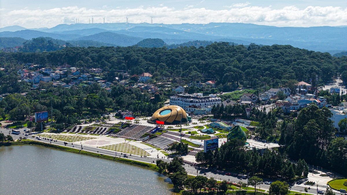 Vietnam Jazz Heritage Festival 2026 đêm đầu tiên tổ chức tại quảng trường Lâm Viên.