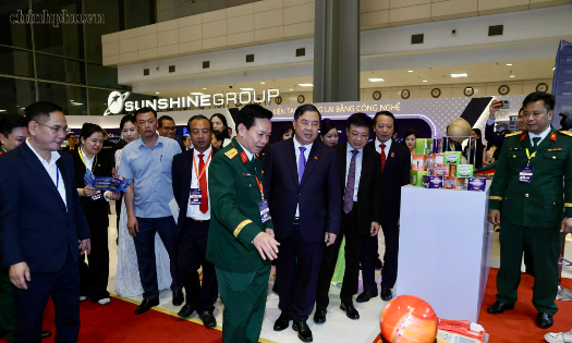 Delegates attend the award ceremony honoring 