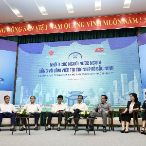 Các đại biểu tham gia thảo luận tại Hội thảo: Nhà ở cho người nước ngoài sống và làm việc tại Thành phố Bắc Ninh. Ảnh: Việt Dũng.