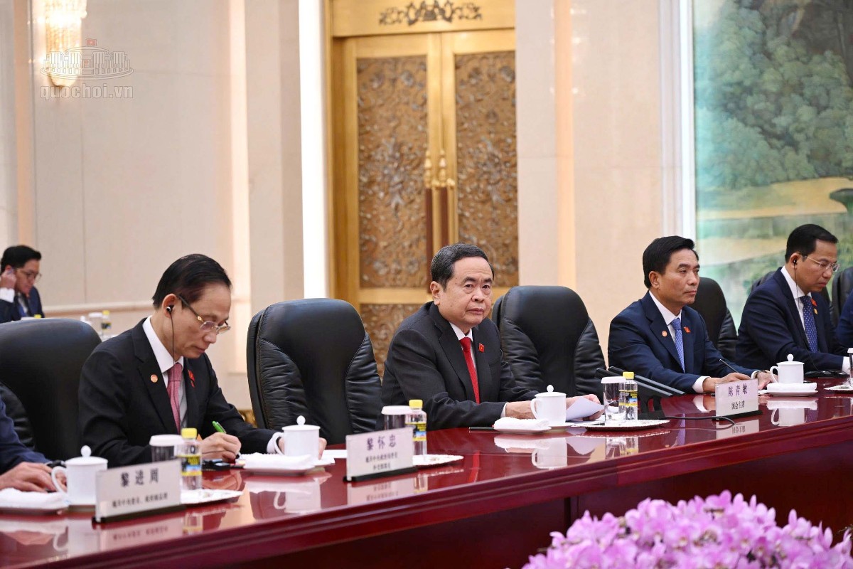 Chủ tịch Quốc hội Trần Thanh Mẫn và các đại biểu cấp cao Việt Nam. Ảnh: Cổng thông tin điện tử Quốc hội.