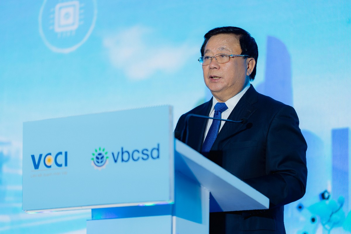 GS.TS Nguyễn Xuân Thắng, Ủy viên Bộ Chính trị Khóa XIII, Chủ tịch Hội đồng Lý luận Trung ương chia sẻ tại diễn đàn. (Ảnh: BTC).