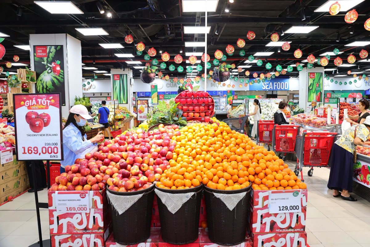 Các nhà bán lẻ đang sử dụng khuyến mãi như một công cụ điều hướng sức mua. Ảnh: Lotte Mart Ba Đình