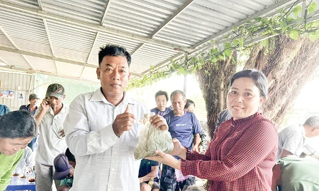 Hơn 20 năm đồng hành, đưa kỹ thuật canh tác hiện đại đến đồng ruộng Vĩnh Châu