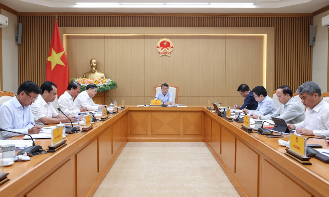 Thủ tướng Lê Minh Hưng chủ trì cuộc họp với các bộ ngành, cơ quan về bảo đảm cung ứng điện trong thời gian tới. Ảnh: chinhphu.vn/Nhật Bắc.