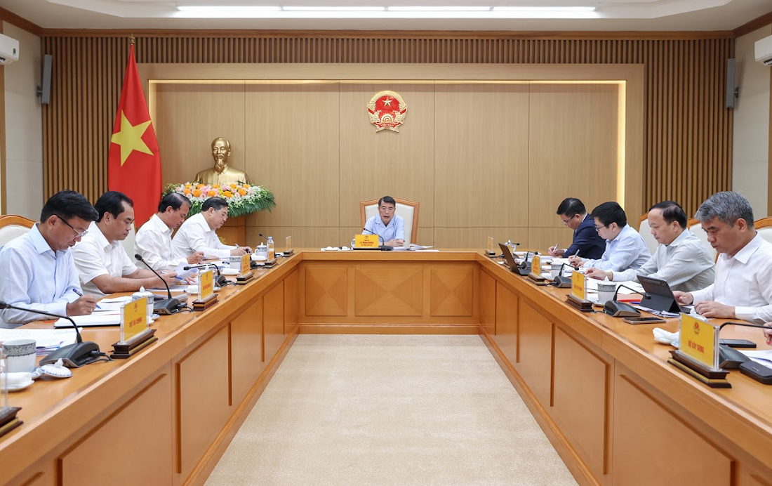 Thủ tướng Lê Minh Hưng chủ trì cuộc họp với các bộ ngành, cơ quan về bảo đảm cung ứng điện trong thời gian tới. Ảnh: chinhphu.vn/Nhật Bắc.