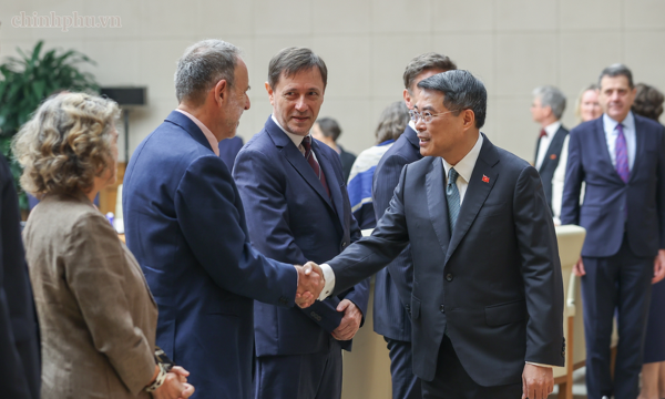 Thủ tướng đề nghị EU đẩy mạnh đầu tư vào hạ tầng chiến lược, năng lượng xanh và công nghệ cao