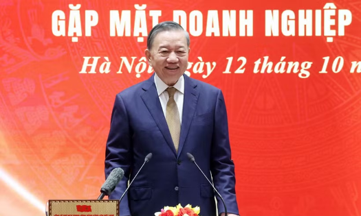 General Secretary and President To Lam meets with exemplary entrepreneurs on October 12. (Photo: VNA) 