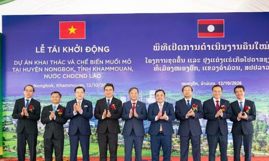 A ceremony was held on October 12 to restart the rock salt mining and processing project in Laos. (Source: the Vietnam Trade Office in Laos)