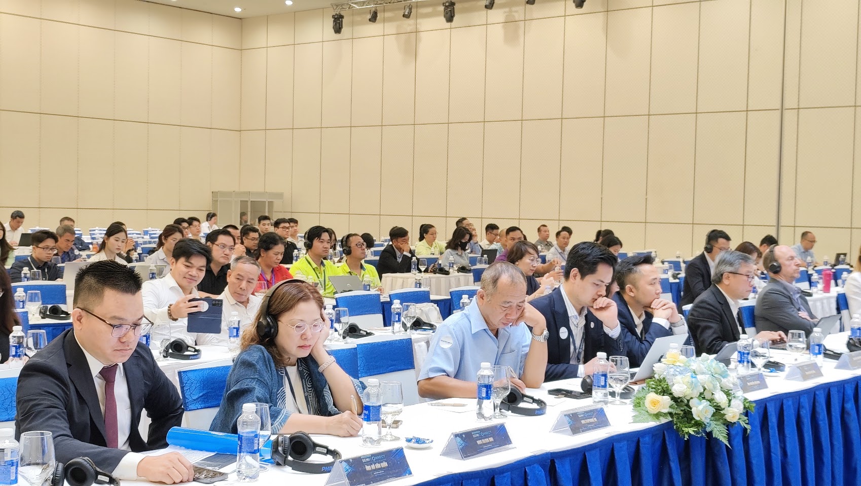 Các chuyên gia, đại biểu tham dự Hội nghị SemiTronics Vietnam 2026
