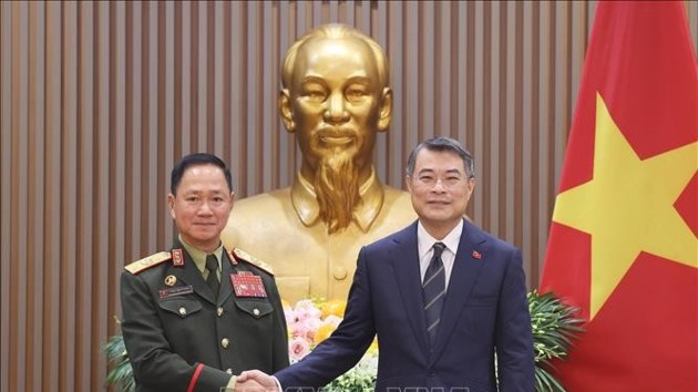 PM urges stronger defense industry, border links with Laos, Cambodia