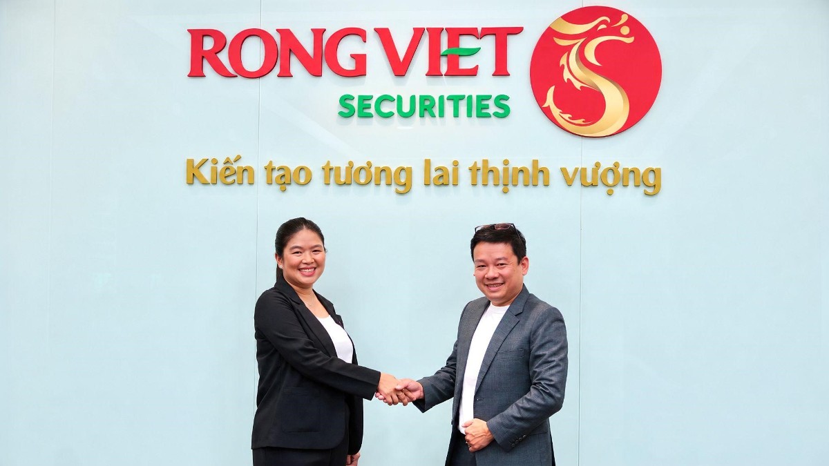 Ông Lê Nguyên Dũng (Giám đốc Quốc gia, eCloudvalley Việt Nam) bắt tay cùng Bà Huỳnh Tú Hoa (Trưởng phòng Nghiên cứu và Ứng dụng công nghệ, Trung tâm Công nghệ Thông tin, Chứng khoán Rồng Việt), khẳng định sự hợp tác chặt chẽ trong suốt dự án hiDragon x AI.