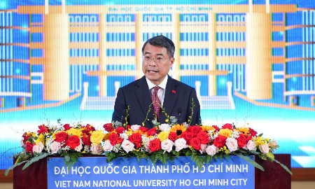 Thủ tướng Lê Minh Hưng phát biểu tại Lễ Khai khóa Đại học Quốc gia TP. Hồ Chí Minh, chiều 13/10 - Ảnh: Minh Dung.