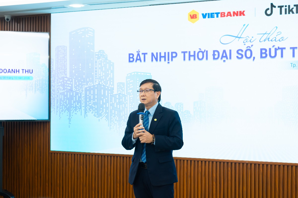 Ông Phạm Linh – Phó Tổng giám đốc Vietbank giới thiệu các giải pháp tài chính dành cho khách hàng.