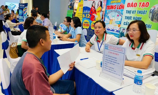 Doanh nghiệp tuyển dụng lao động. Ảnh: Thu Hằng.