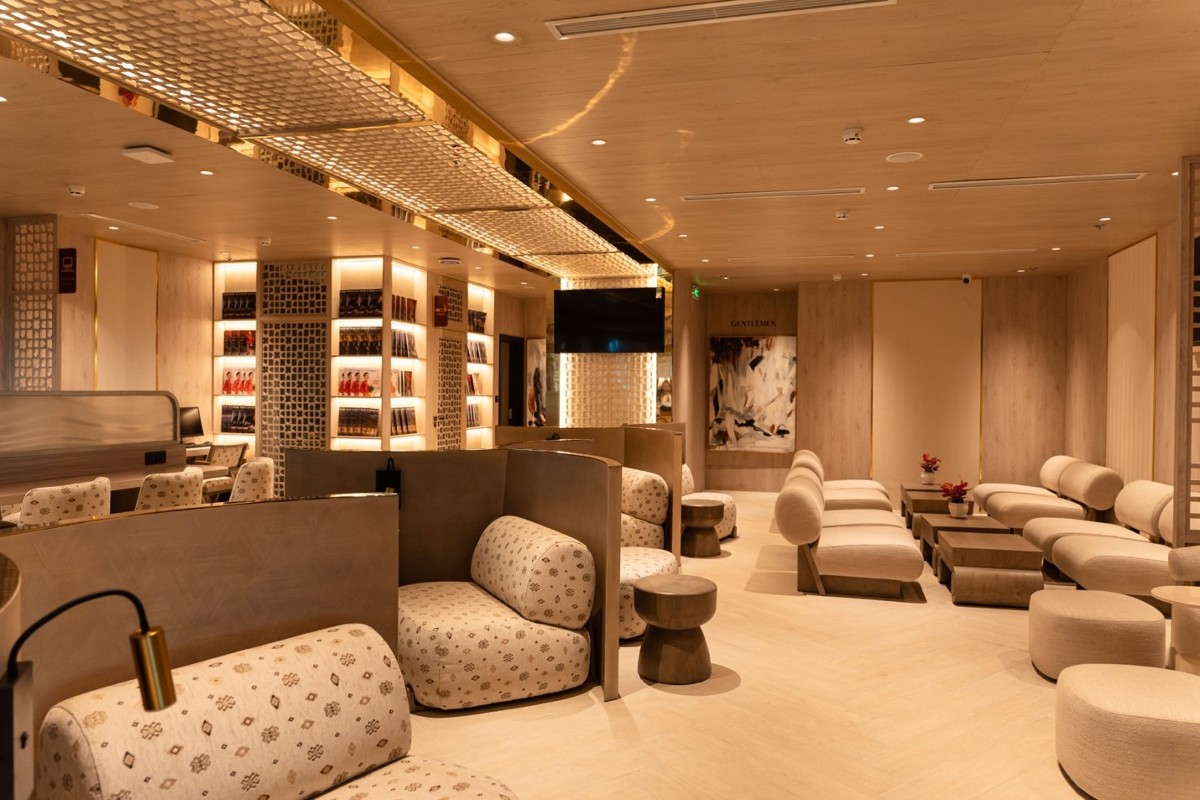 Không gian nội thất sang trọng tại SH Premium Lounge Tân Sơn Nhất mang lại sự thư giãn trọn vẹn và riêng tư cho hành khách. Ảnh: SH Premium Lounge