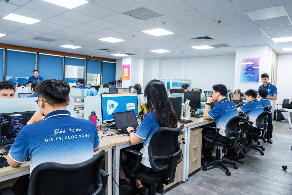 AI xử lý những gì có thể tự động, còn con người xuất hiện đúng lúc khách hàng thực sự cần.