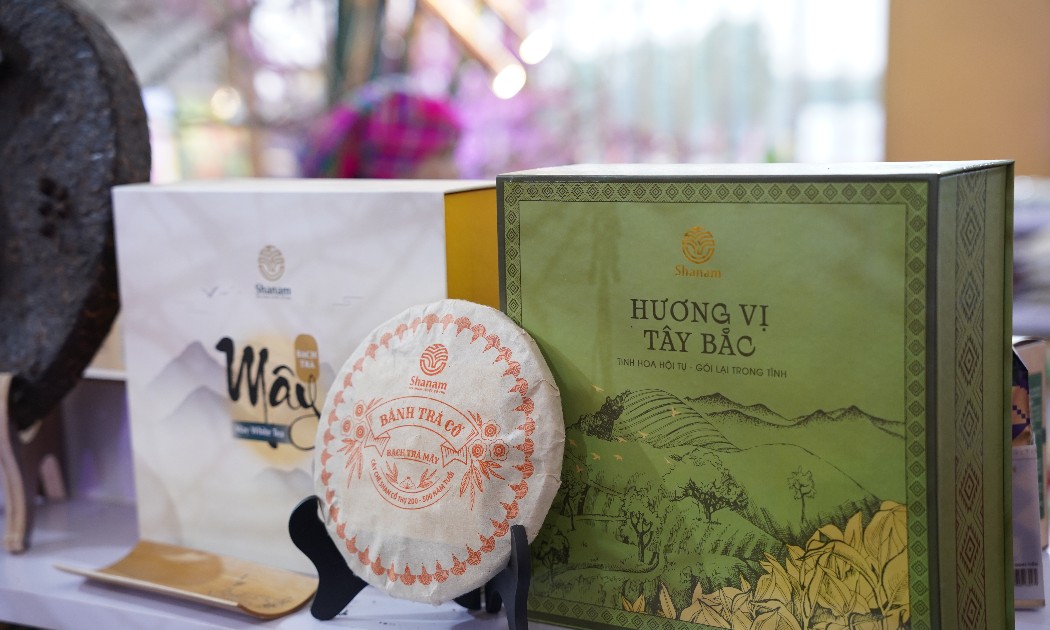 Một dòng trà đặc sản vùng cao. Ảnh: Phương Lan.