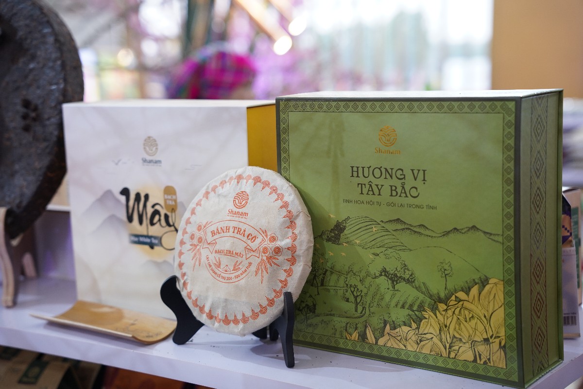 Một dòng trà đặc sản vùng cao. Ảnh: Phương Lan.