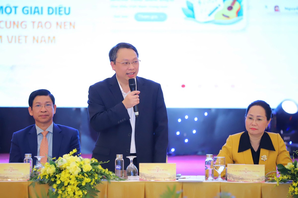 Thứ trưởng Nguyễn Huy Dũng chia sẻ về 17 bài toán gắn với những sản phẩm, dịch vụ và nhu cầu cụ thể của thị trường. Ảnh: Bộ VHTTDL