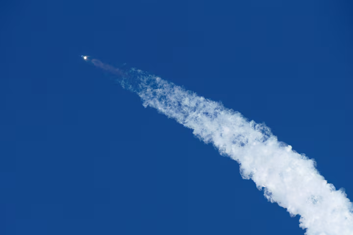 Hình ảnh tên lửa Starship của SpaceX sau khi phóng. Ảnh: REUTERS