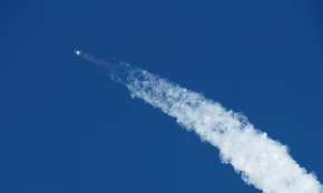 Hình ảnh tên lửa Starship của SpaceX sau khi phóng. Ảnh: REUTERS