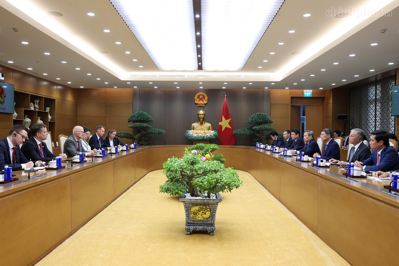 Thủ tướng Lê Minh Hưng tiếp ông Peter Tschentscher, Thủ hiến kiêm Thị trưởng thứ nhất thành phố Hamburg, Đức - Ảnh: chinhphu.vn/Nhật Bắc - Ảnh: chinhphu.vn/Nhật Bắc