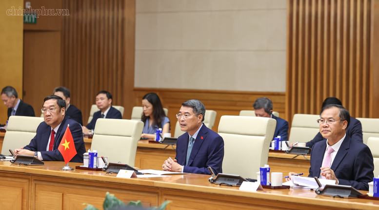 Thủ tướng Chính phủ đề nghị hai bên tập trung nâng cao hiệu quả thực hiện các thỏa thuận cấp cao, biến tinh thần "gắn kết chiến lược" thành các công trình, dự án và lợi ích thiết thực - Ảnh: chinhphu.vn/Nhật Bắc