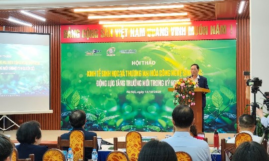TS. Trần Văn Tùng, Chủ tịch Hội Thông tin Khoa học và Công nghệ Việt Nam (VASTI) phát biểu tại Hội thảo chuyên đề: “Kinh tế sinh học và thương mại hóa công nghệ sinh học: Động lực tăng trưởng mới trong kỷ nguyên số”