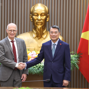 Thủ tướng Lê Minh Hưng và ông Peter Tschentscher, Thủ hiến kiêm Thị trưởng thứ nhất thành phố Hamburg, Đức - Ảnh: chinhphu.vn/Nhật Bắc