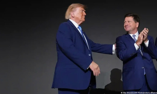 Tổng thống Donald Trump (bên trái) bổ nhiệm Giám đốc Tình báo Quốc gia Jay Clayton (bên phải) làm cố vấn phụ trách AI của Nhà Trắng. Ảnh: Alex Brandon