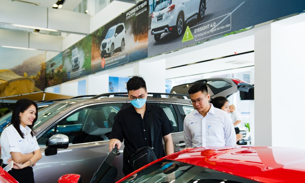 Lãi suất vay mua ô tô tăng cao, sức mua chịu áp lực