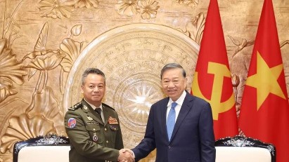Vietnamese Party, State facilitate more substantive defense ties with Cambodia: Top leader