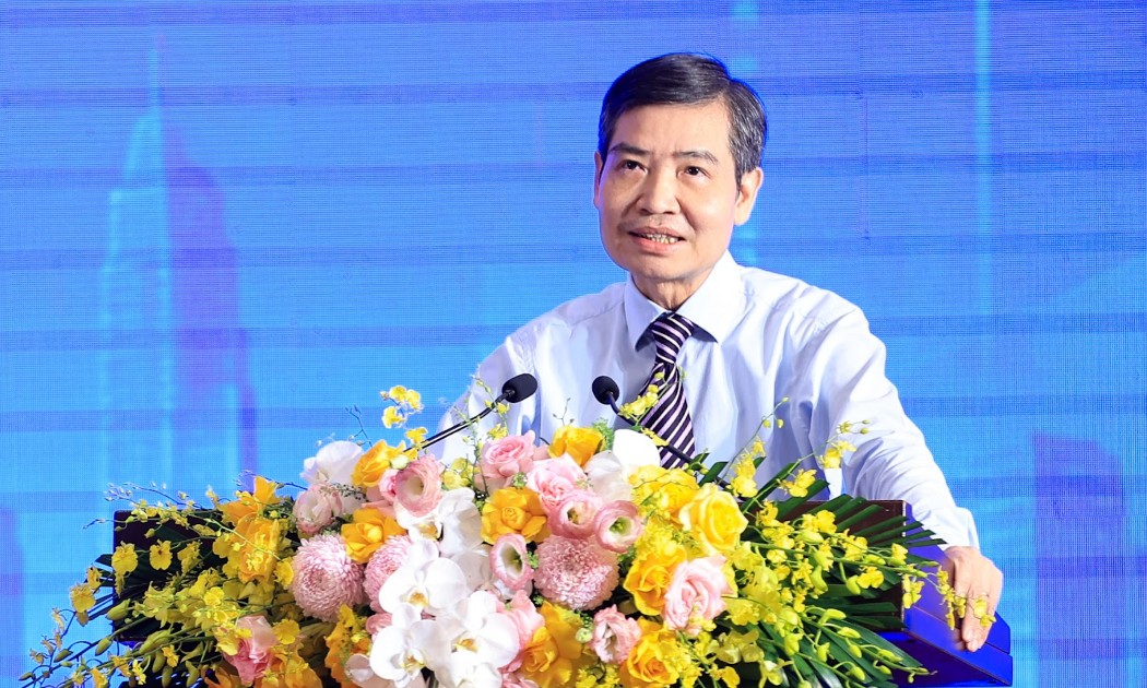 Thứ trưởng Bộ Tài chính Tạ Anh Tuấn thông tin về chính sách hỗ trợ nguồn lực cho doanh nghiệp. Ảnh: Nhật Bắc/VGP.
