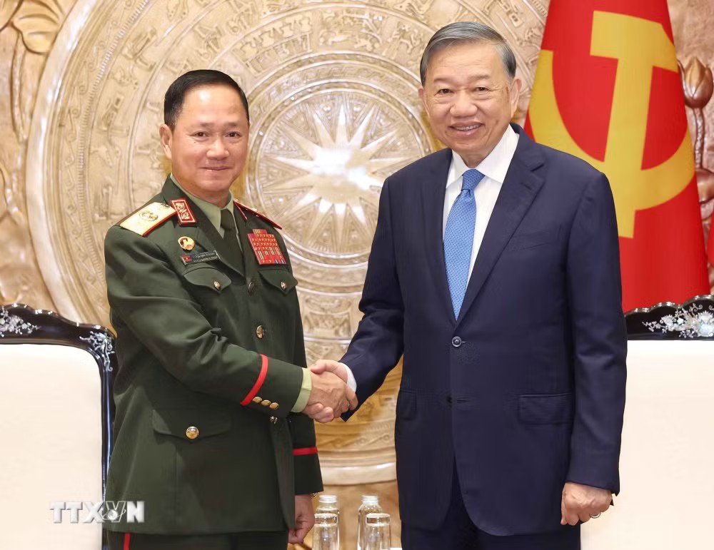 Tổng Bí thư, Chủ tịch nước Tô Lâm tiếp Đại tướng Khamliang Outhakaysone, Ủy viên Bộ Chính trị, Phó Thủ tướng, Bộ trưởng Quốc phòng Lào - Ảnh: TTXVN