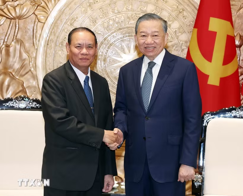 Tổng Bí thư, Chủ tịch nước Tô Lâm tiếp ông Vilay Lakhamphong, Ủy viên Bộ Chính trị, Thường trực Ban Bí thư Trung ương Đảng Nhân dân Cách mạng Lào - Ảnh: TTXVN