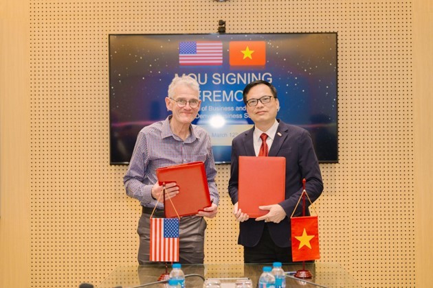 Lễ ký kết hợp tác chương trình CU Denver MBA giữa Viện Quản trị và Công nghệ FSB (Trường Đại học FPT) và Đại học Colorado Denver (Mỹ). Ảnh: DNCC.