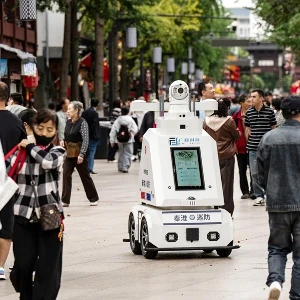 Một robot tuần tra tự động ở Nam Kinh, Trung Quốc. Ảnh: Bloomberg.