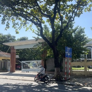 Khu nhà đất 2 mặt tiền số 270 Trần Phú - Lê Đình Dương có diện tích 5.782m2 được thông báo cho thuê trong thời gian 60 tháng. Ảnh Ngô Anh Văn