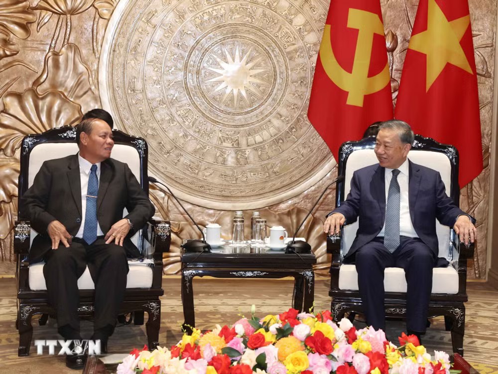 Tổng Bí thư, Chủ tịch nước Tô Lâm tiếp đồng chí Vilay Lakhamphong, Ủy viên Bộ Chính trị, Thường trực Ban Bí thư Trung ương Đảng Nhân dân Cách mạng Lào - Ảnh: TTXVN