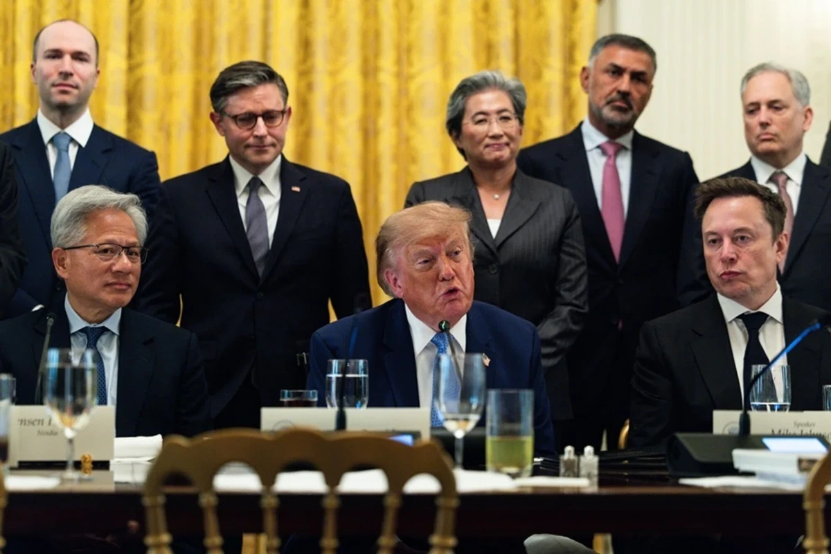 Tổng thống Mỹ Donald Trump trong cuộc họp với các giám đốc điều hành công nghệ về AI. Ảnh: Tierney L. Cross/The Washington Post/Bloomberg.