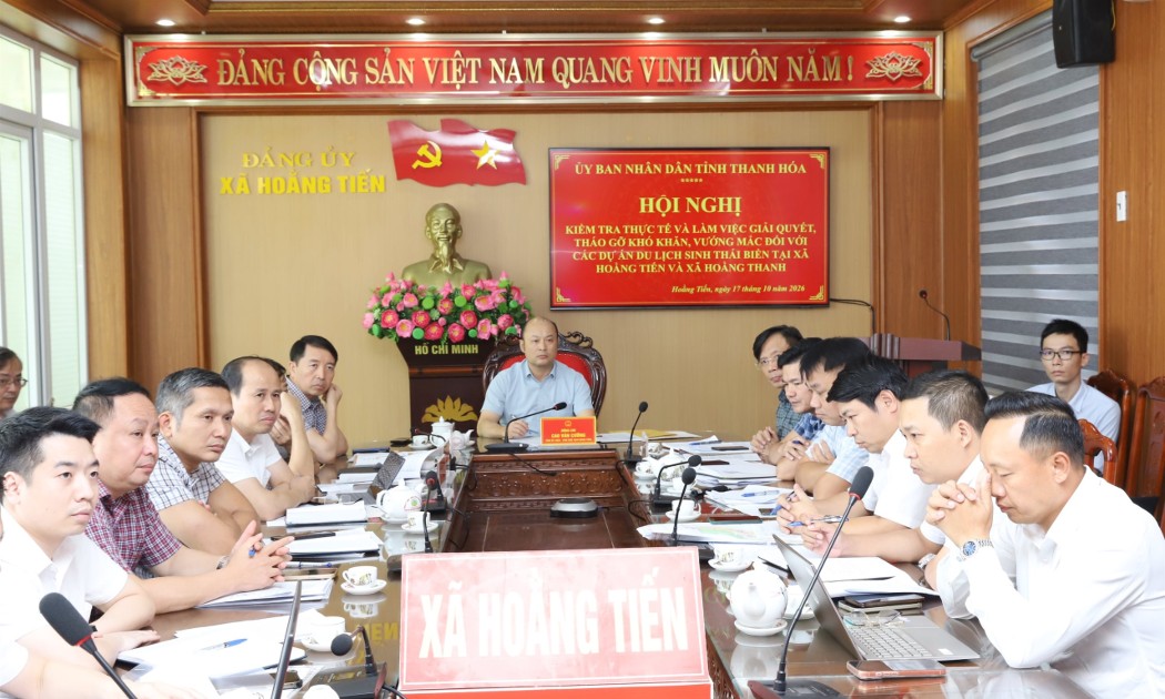 Phó Chủ tịch UBND tỉnh Thanh Hóa Cao Văn Cường làm việc với các sở, ngành, địa phương nhằm tháo gỡ vướng mắc, thúc đẩy tiến độ các dự án. Ảnh: Xuân Nghĩa